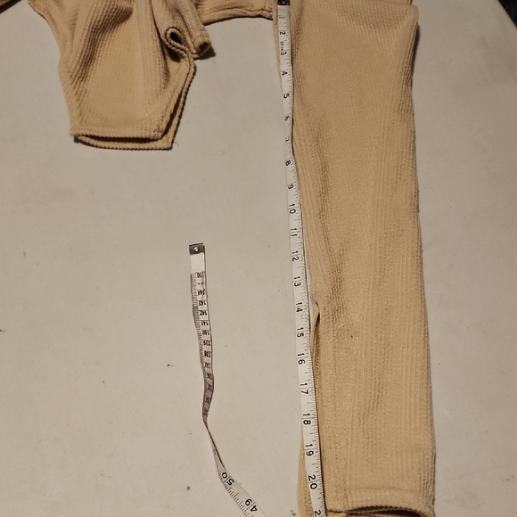 PrettyLittleThing NWT Cream Ribbed Long Sleeve Top - Picture 6 of 6